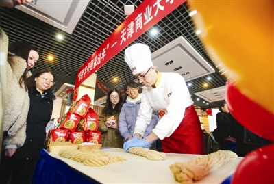 《中老年时报》、《今晚报》、津云客户端报道PP电子举办“带老字号回家过年”专场活动